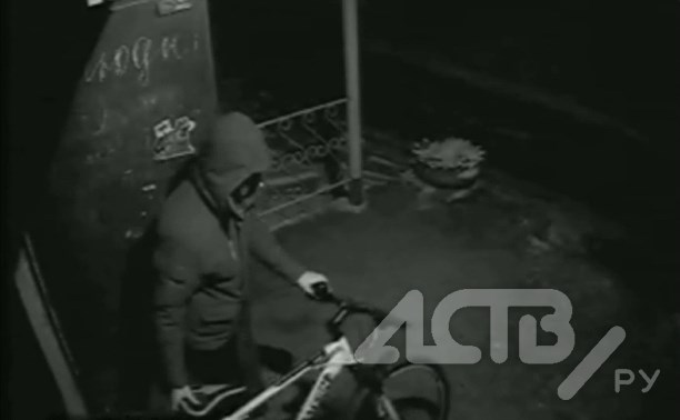 Потратил меньше пяти минут: полиция в Южно-Сахалинске разыскивает похитителя велосипеда