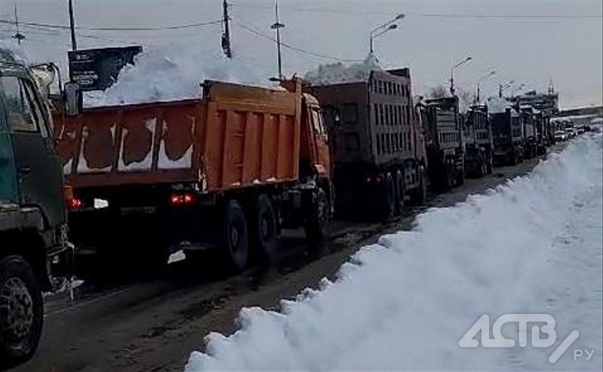 На жёсткий затор в северной части Южно-Сахалинска жалуются горожане