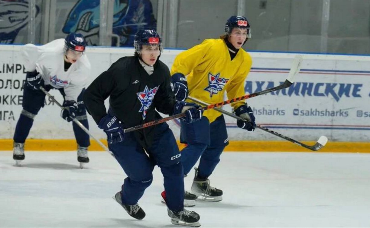  "Сахалинские Акулы" сойдутся на льду "СКА-1946"