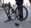 Велосипедист врезался во внедорожник в Южно-Сахалинске