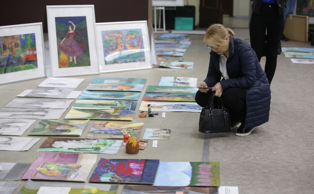 На конкурс в Токио отправятся 40 картин юных сахалинских художников