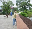 В Долинске благоустроили набережную у реки Излучной