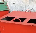 Удобнее евроконтейнеров: сахалинцы изобрели баки с тремя отверстиями в крышках