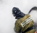 Горящий гараж потушили пожарные в Луговом