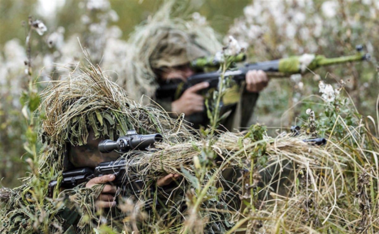 Тактику «лесной охоты» отработали снайперы ВВО на Сахалине