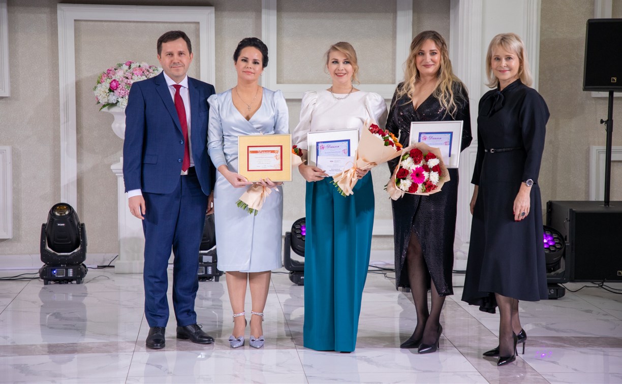 Победительниц конкурса "Женщина года-2022" определили в Южно-Сахалинске