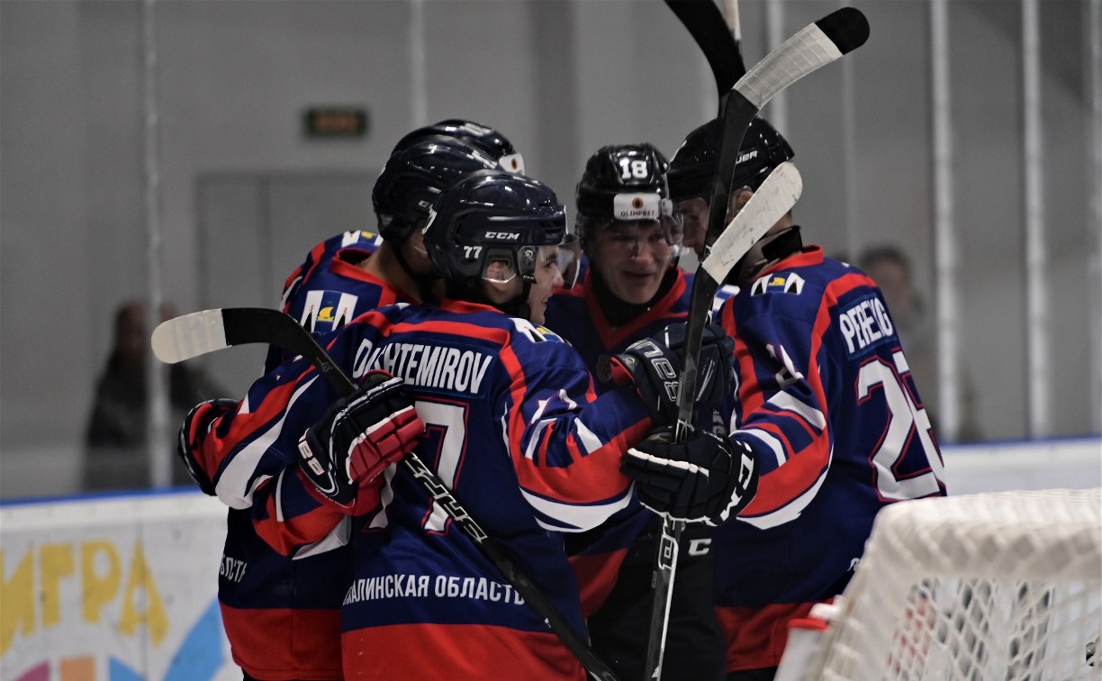 Сахалинские хоккеисты разгромили действующих обладателей Кубка Харламова