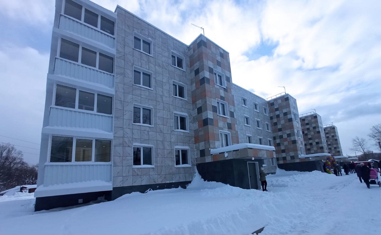 На Сахалине и Курилах 80 сельских семей получили комфортные квартиры