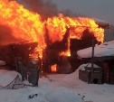В Сахалинском селе сгорела хозпостройка