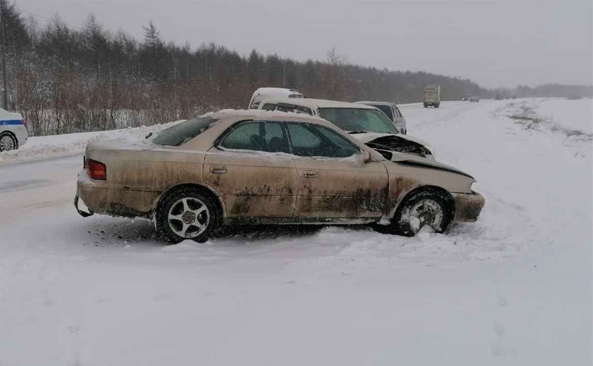 Водитель "Тойоты" убежал с места ДТП, произошедшего на трассе Оха - Южно-Сахалинск