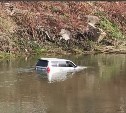 Subaru Forester утонул в реке Казачке в Невельске