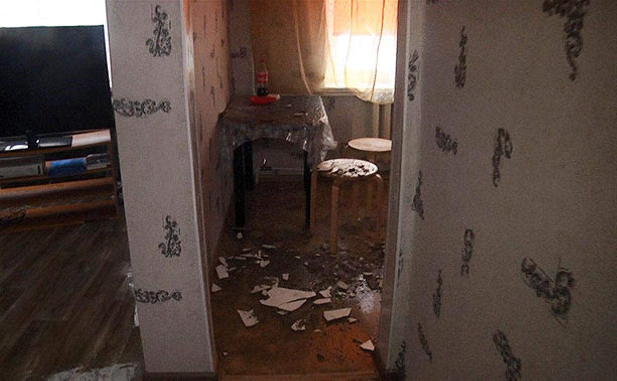 Многоэтажный дом в Южно-Сахалинске неожиданно залило кипятком