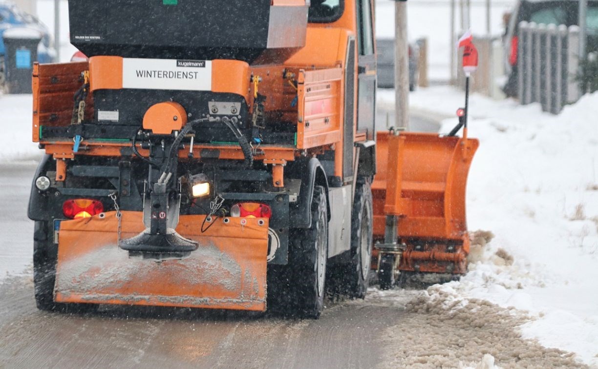 При расчистке снега повредили имущество: инструкция к действию от мэрии Южно-Сахалинска