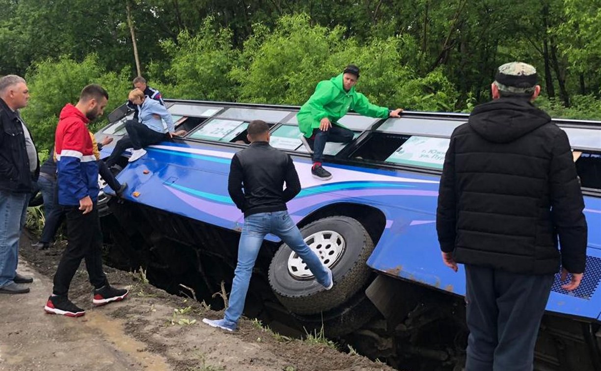 На юге Сахалина в ДТП с рейсовым автобусом пострадали пассажиры