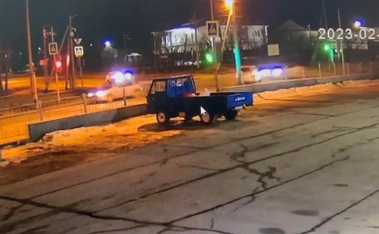 Вписался на большой скорости: видео аварии на Холмском шоссе в Южно-Сахалинске