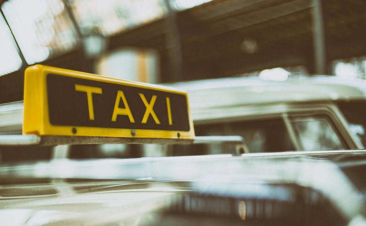 Пьяный южносахалинец уехал на такси с телефоном незнакомца