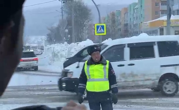 "Бедные гаишники": водители в Южно-Сахалинске впадают в ступор при виде регулировщиков