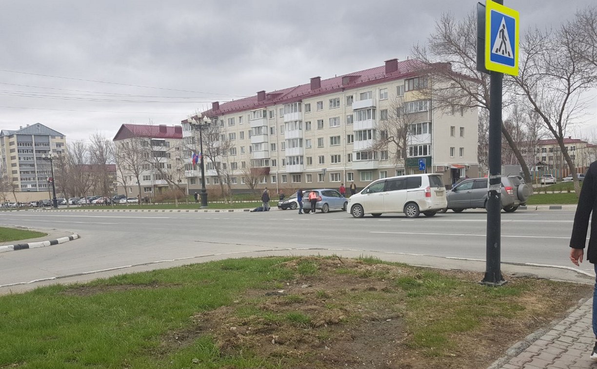 Honda Fit сбила мотоциклиста в Южно-Сахалинске