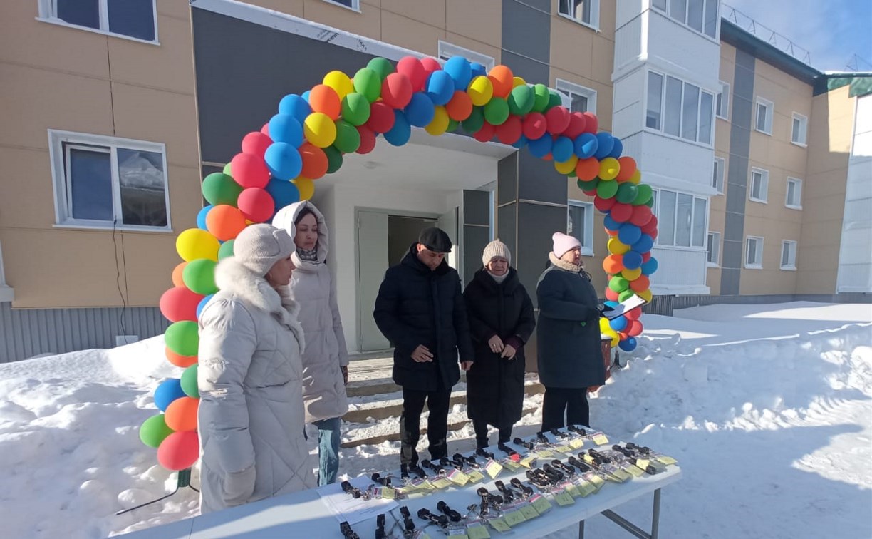 Более сотни сахалинских семей отпраздновали новоселье в преддверии Нового года