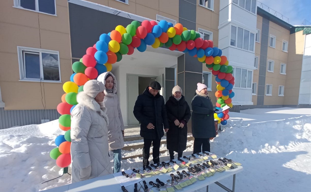 Более сотни сахалинских семей отпраздновали новоселье в преддверии Нового  года - Новости Сахалинской области - astv.ru