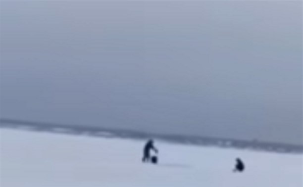 В Стародубском под лёд ушёл снегоход