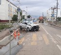 Toyota Corolla снесла дорожное ограждение в Красногорске