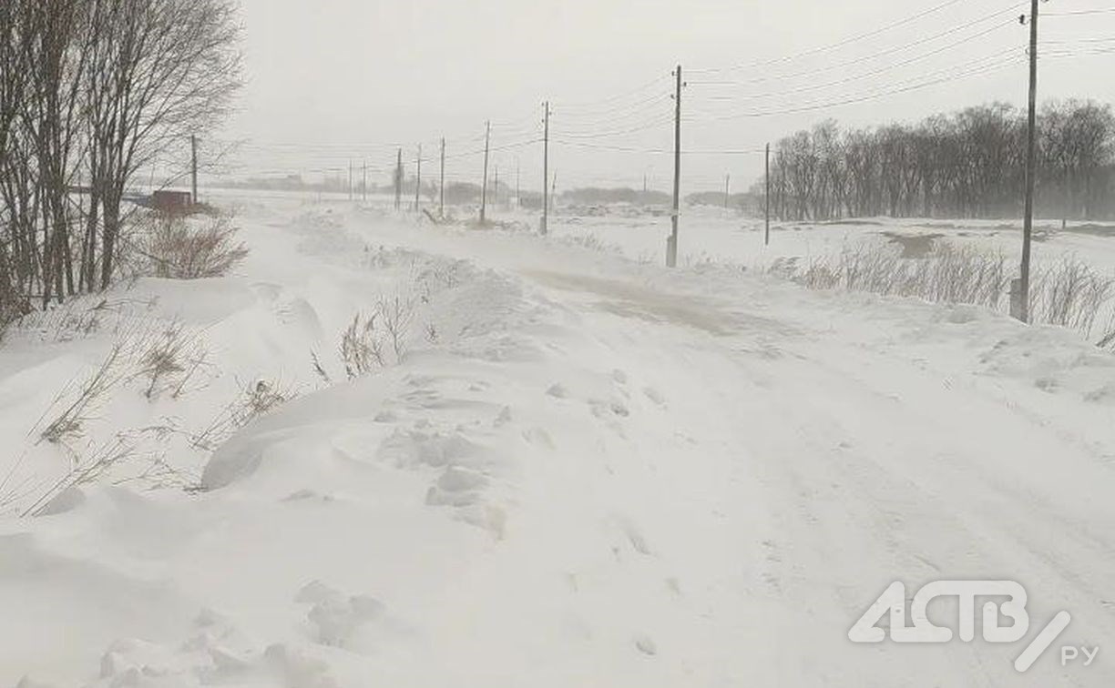 Жители двух СНТ в Южно-Сахалинске просят разобраться с дорогой, которой "официально не существует"