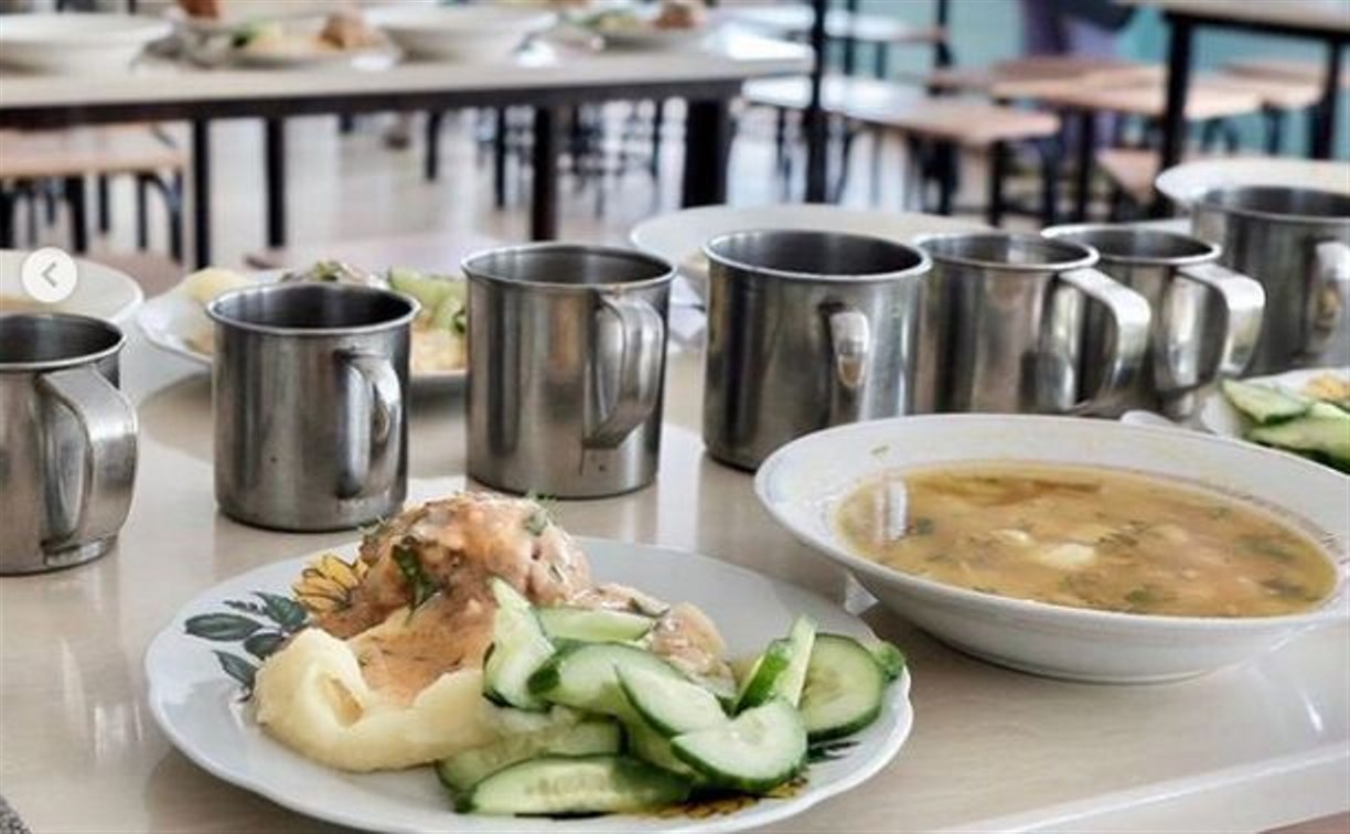 Школа в Ногликах пересмотрит неудобный для учеников график питания
