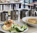 Школа в Ногликах пересмотрит неудобный для учеников график питания