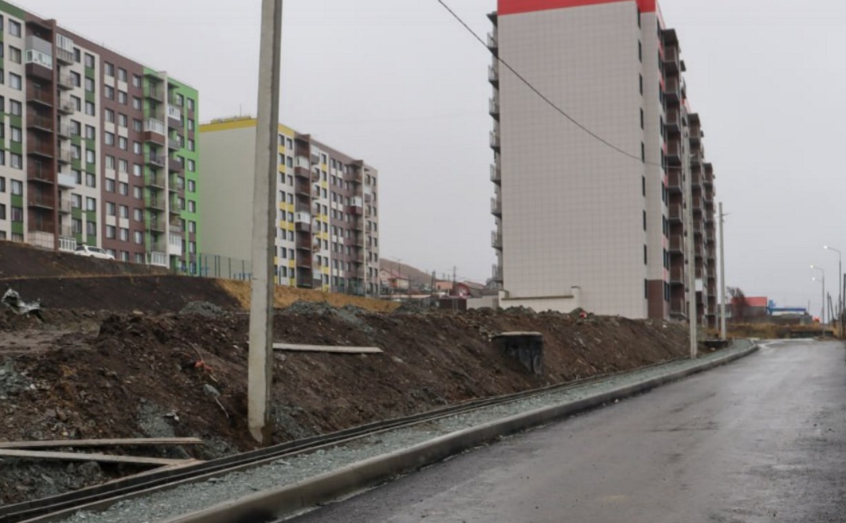 В Холмске капитально ремонтируют дорогу по ул. Некрасова