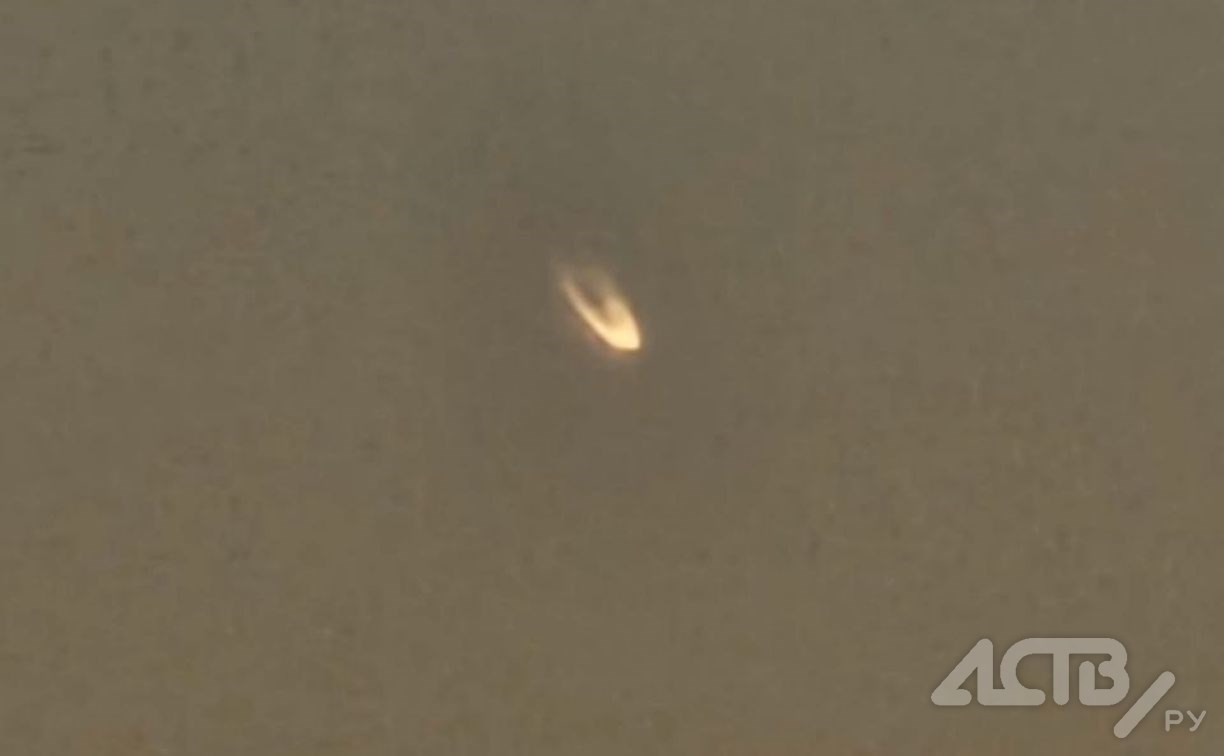 Загадочное "огненное" кольцо появилось в небе над Южно-Сахалинском