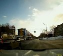 "Промчался как вихрь": "Прадик" жёстко подрезал авто в Южно-Сахалинске