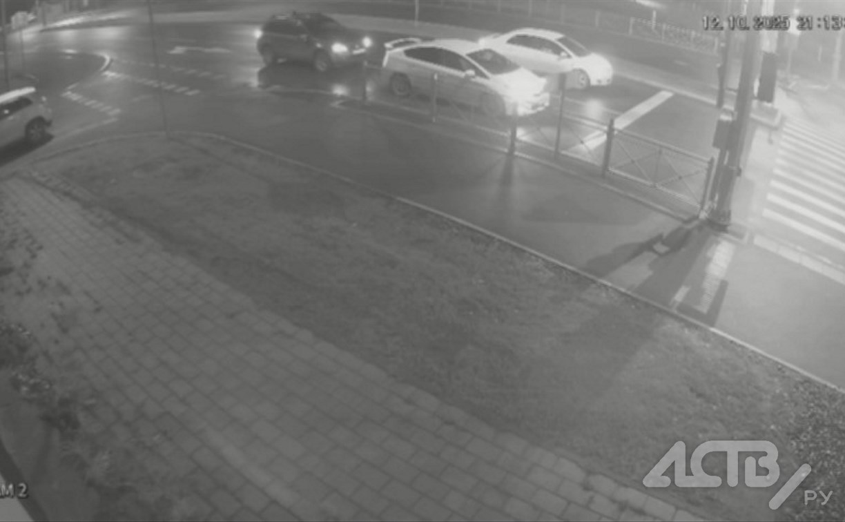 Странное ДТП в Южно-Сахалинске попало на видео