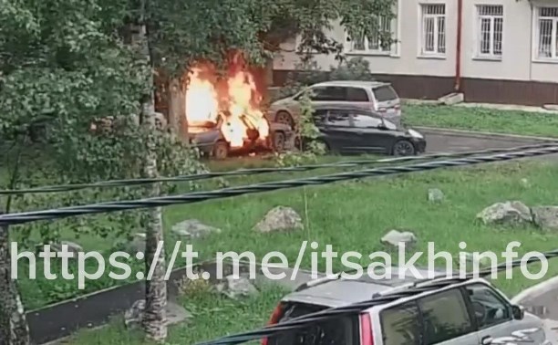 Дети подожгли автомобиль в Южно-Сахалинске
