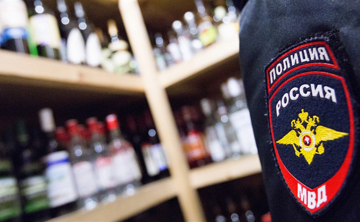 Тысячи литров опасного и нелегального алкоголя изъяла сахалинская полиция