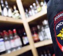 Тысячи литров опасного и нелегального алкоголя изъяла сахалинская полиция