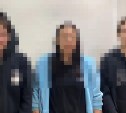 Сахалинские школьницы сорвали с отдела образования государственные флаги и попались