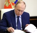 Путин сообщил о необходимости подумать об улучшении системы оплаты труда медиков