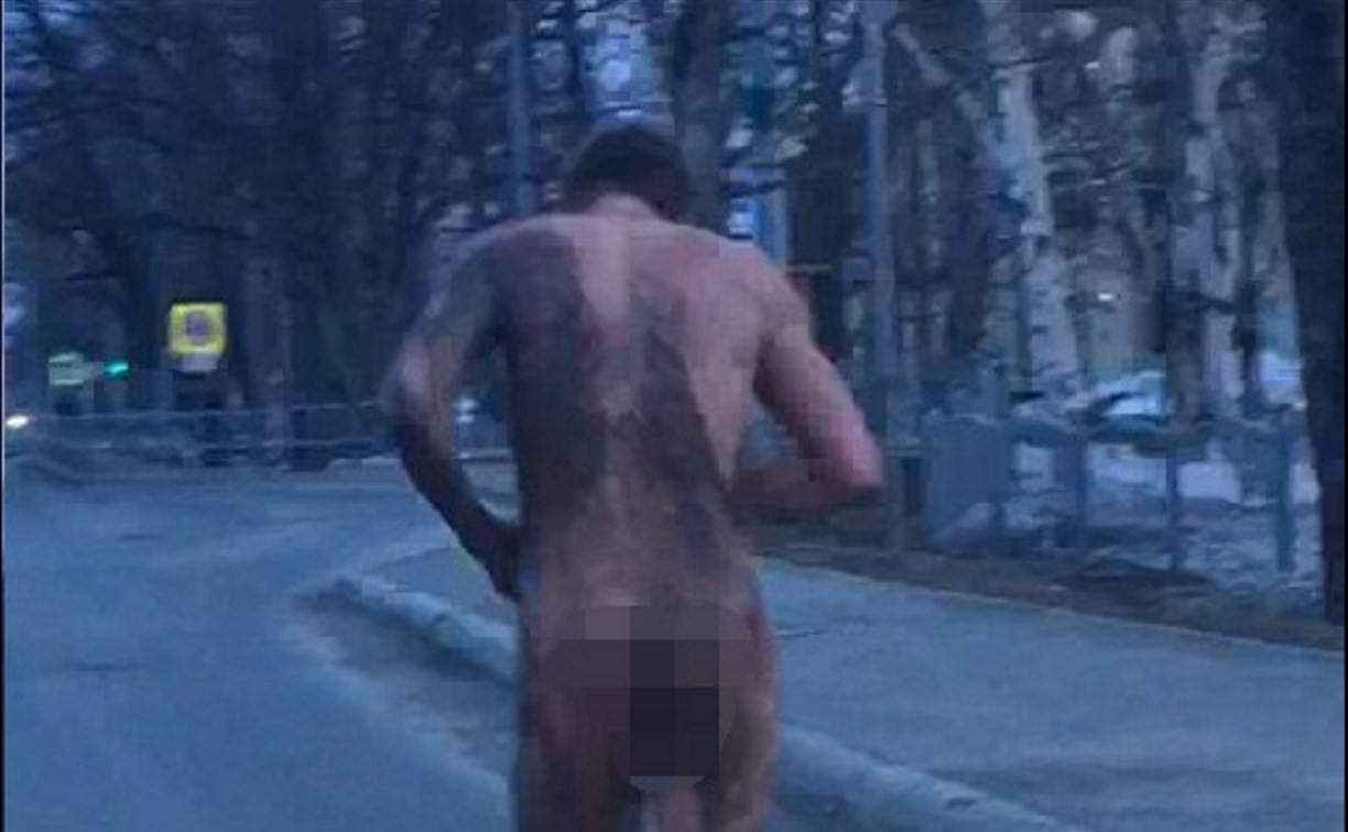 Голый мужчина вышел на пробежку в Новоалександровске