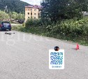 Ещё двое детей пострадали на Сахалине: девочка выскочила на дорогу на самокате, мальчик сел за байк