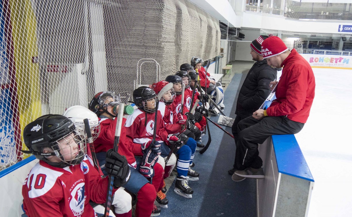 Восемь южно-сахалинских хоккейных дружин вступили в борьбу за «Золотую шайбу»