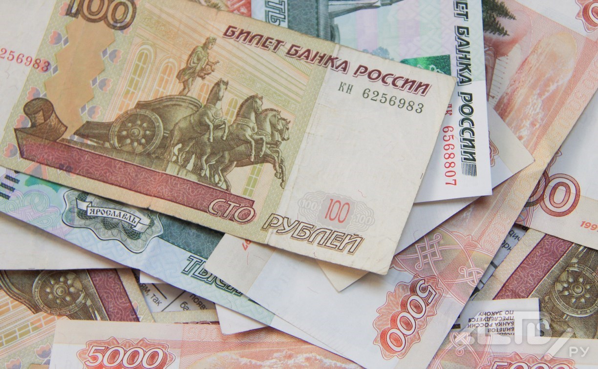 Сахалинская пенсионерка заняла знакомому 500 рублей, а он украл с её счёта больше 43 тысяч