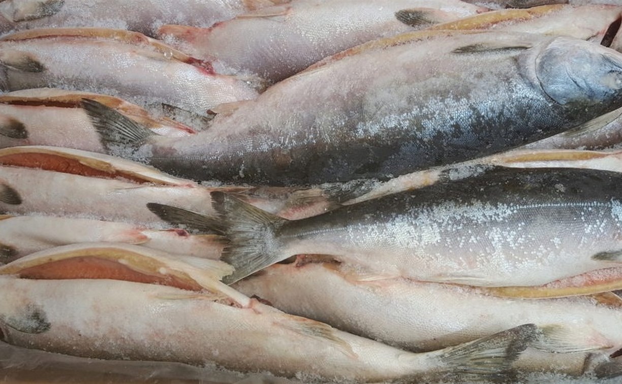 На Дальнем Востоке продолжают падать цены на мороженую рыбу
