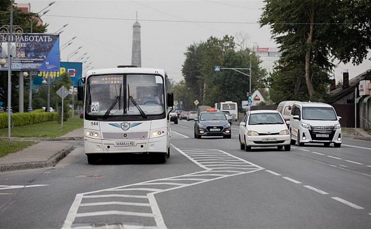 В Южно-Сахалинске выделенная полоса позволяет автобусам ездить в два раза быстрее