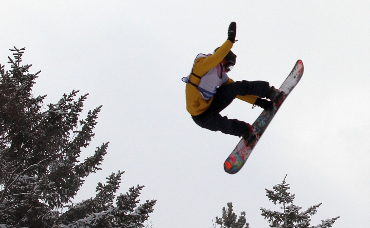 Сахалинские сноубордисты первенствовали в биг-эйре на этапе Кубка России