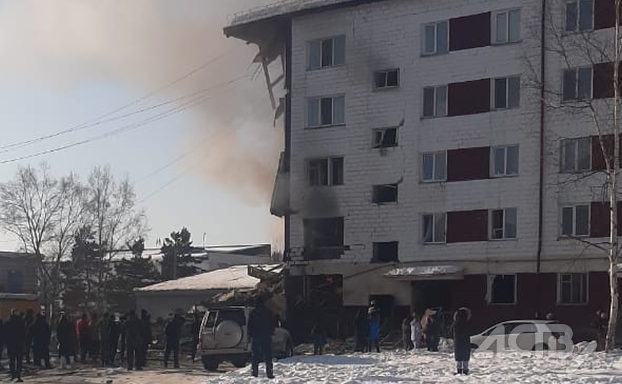 Момент взрыва газа в жилом доме на Сахалине попал на видео