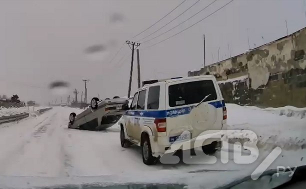 Седан перевернулся на крышу в Холмском районе