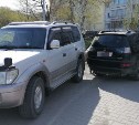 Полицейские Южно-Сахалинска ищут свидетелей аварии с участием дорогих иномарок
