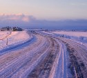 Дороги от снега в Анивском районе чистят три подрядчика