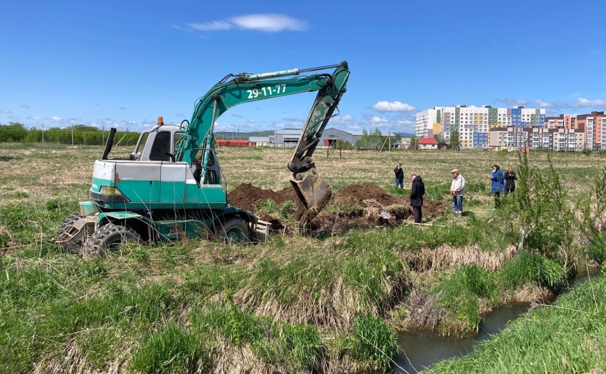 "Раскопки начались": возле Новотроицкого ищут место утечки из газопровода